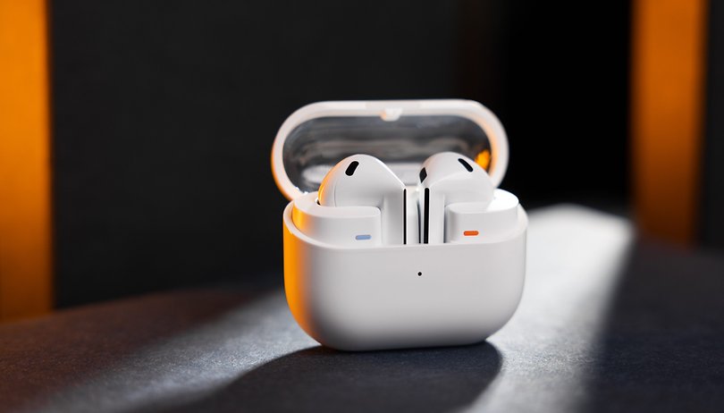 Samsung's Greatest Earbuds Plunge Near Their All-Time Low Price nextpit Samsung Galaxy Buds 3 Case Open Side Front