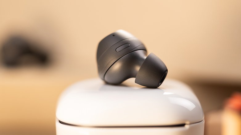 Samsung Galaxy Buds FE review: sometimes the fit is everything - The Verge