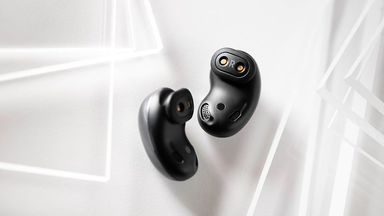 NextPit Samsung Galaxy Buds Live inside