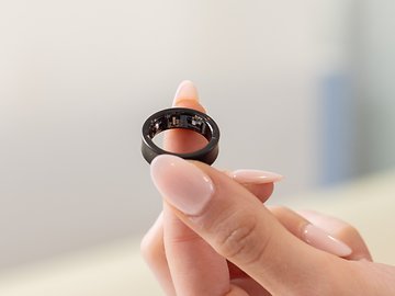 Samsung a sorti une bague connect&eacute;e jetable &agrave; 449&euro; avec sa Galaxy Ring