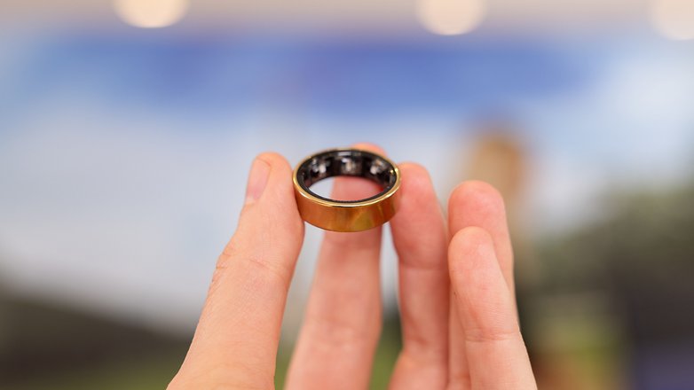 Samsung Galaxy Ring in detail