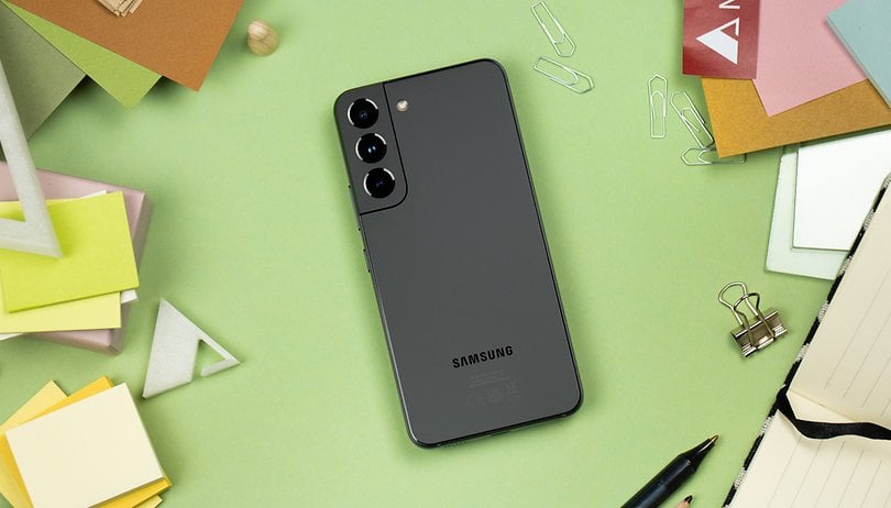 Samsung Galaxy S22 là một sản phẩm tuyệt vời cho những người đam mê sức mạnh và tính năng mới. Với chip xử lý Qualcomm Snapdragon 898, màn hình 6,2 inch và tính năng camera đầy tính năng, máy này chính là sự lựa chọn hoàn hảo cho các bạn trẻ.