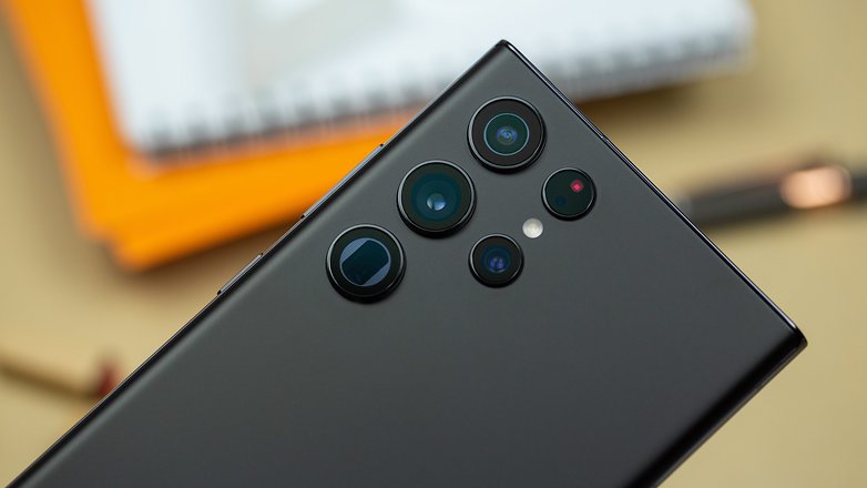 Samsung Galaxy S22 Ultra Camera Closeup