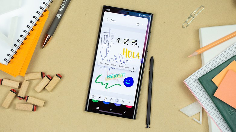 Testing the S Pen drawing features with the S22 Ultra