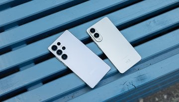 Samsung Galaxy S25 Ultra and Galaxy S25 Edge side by side shot