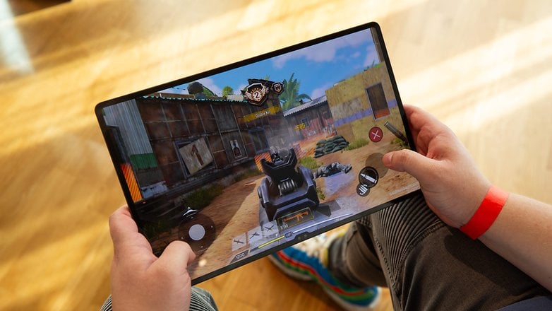 Gaming without a controller on the Samsung Galaxy Tab S9 Ultra is challenging.