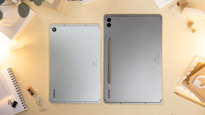 Galaxy Tab S9 FE (left) and Galaxy Tab S9 FE+ (right) side by side