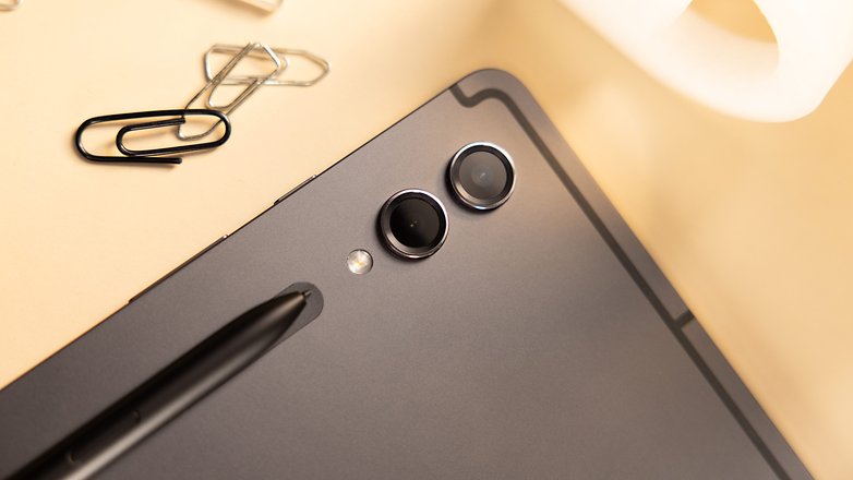 Nahaufnahme der rückseitigen Kameras des Galaxy Tab S9 Ultra