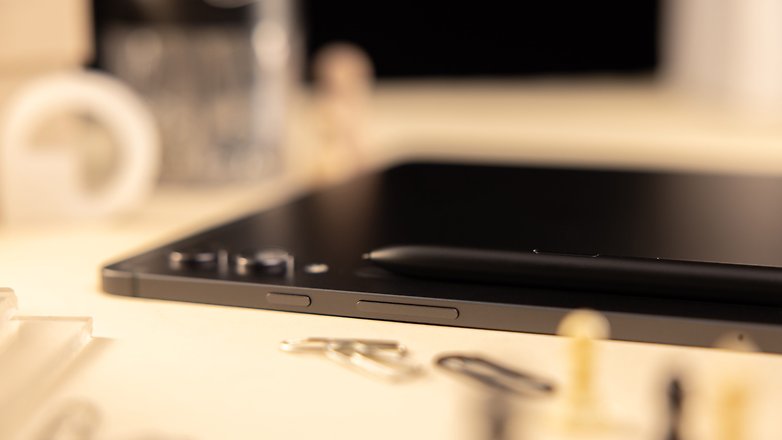 Blick auf die Buttons an der Seite des Galaxy Tab S9 Ultra