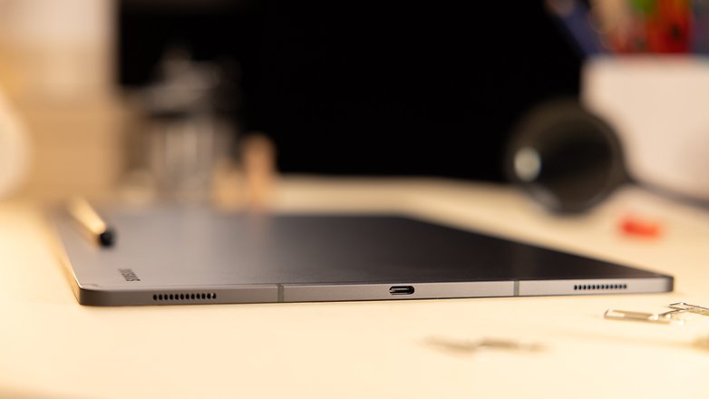 Blick auf die Seite des Galaxy Tab S9 Ultra und die Speaker