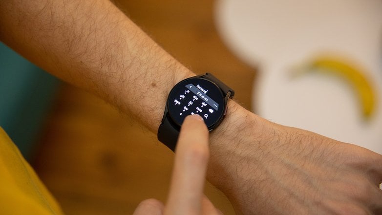 NextPit Samsung Galaxy Watch 4 keyboard