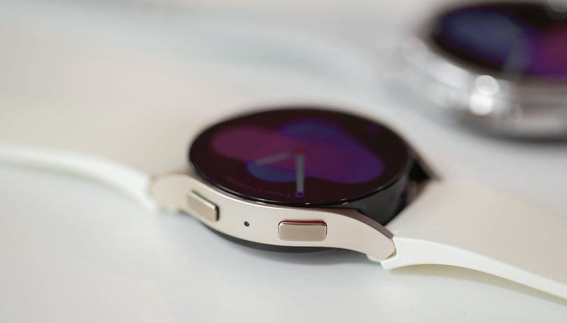 nextpit Samsung Galaxy Watch 6 piros gomb