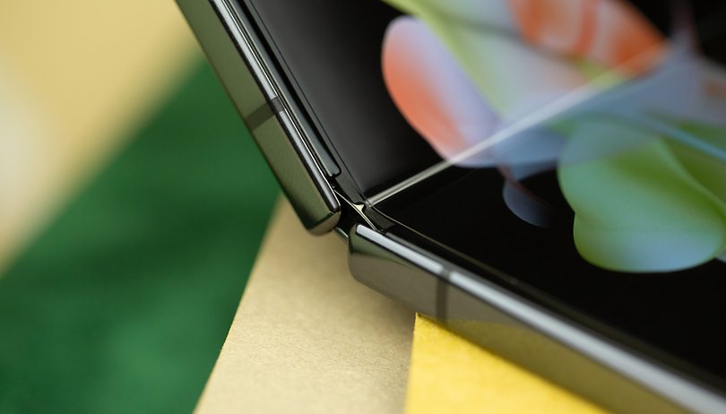 NextPit Samsung Galaxy Z Flip 4 Hinge