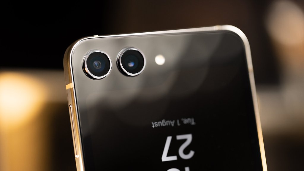 Samsung Galaxy Z Flip 6 Might Get a Major Camera Upgrade