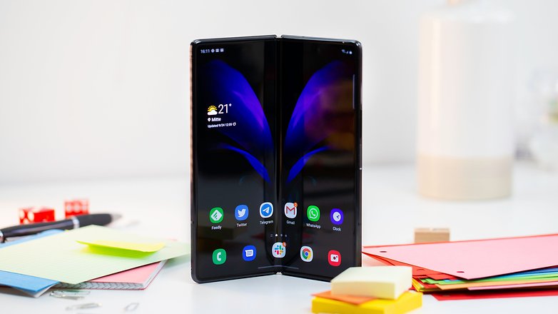 NextPit Samsung Galaxy Z Fold 2 fold screen