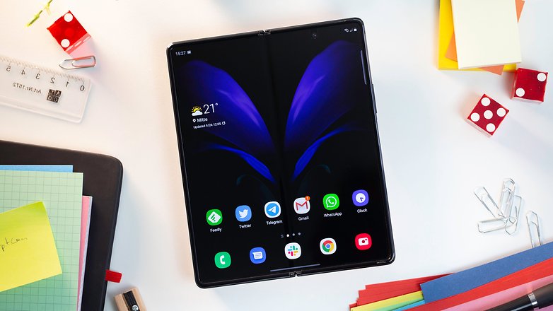 NextPit Samsung Galaxy Z Fold 2 screen