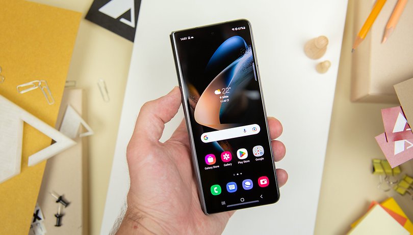 NextPit Samsung Galaxy Z Fold 4 kijelző összecsukható