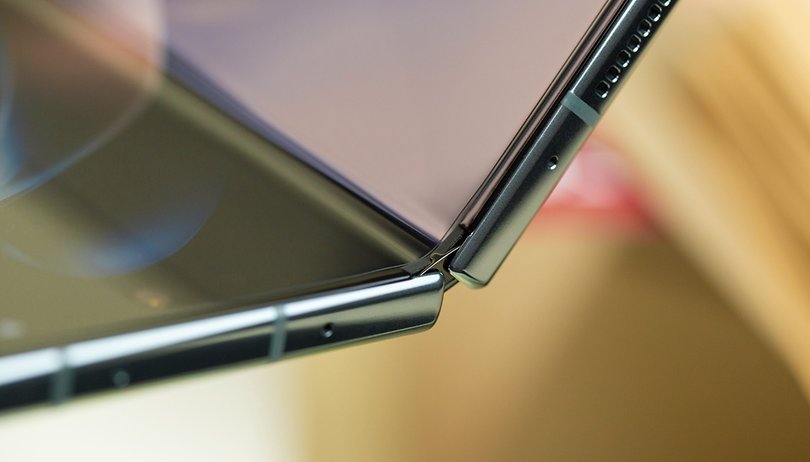 NextPit Samsung Galaxy Z Fold 4 csuklópántos összecsukható