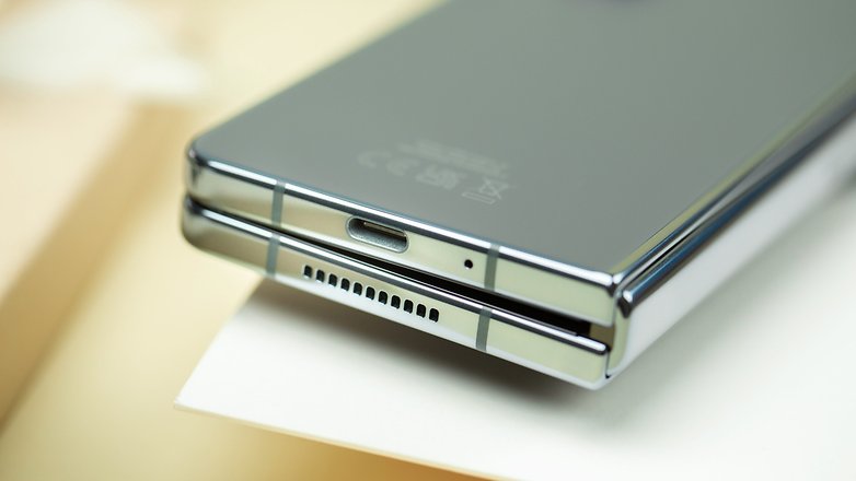 Samsung Galaxy Z Fold 4 USB-Port