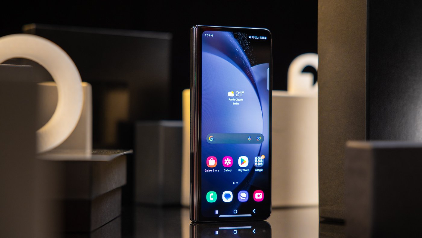 Leak zeigt das Galaxy Z Fold 6 erstmals neben dem Z Fold 5