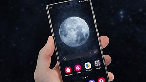 A big moon displayed on a Samsung device screen