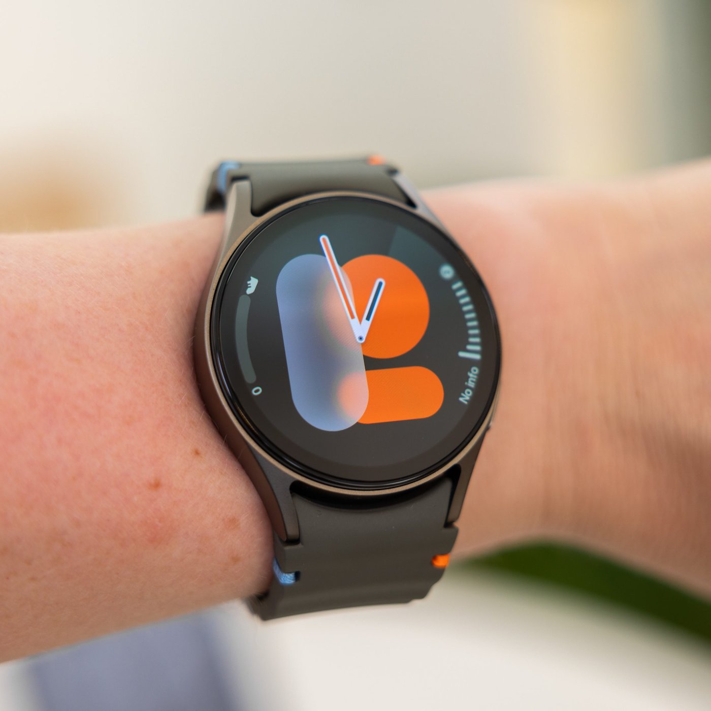 Google Pay contactless payment by smartphone and smartwatch with Genome card