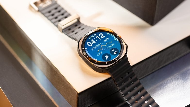 Samsung Galaxy Watch Ultra screen in detail