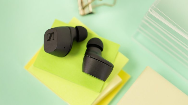 Die Earbuds der Sennheiser Momentum True Wireless 2