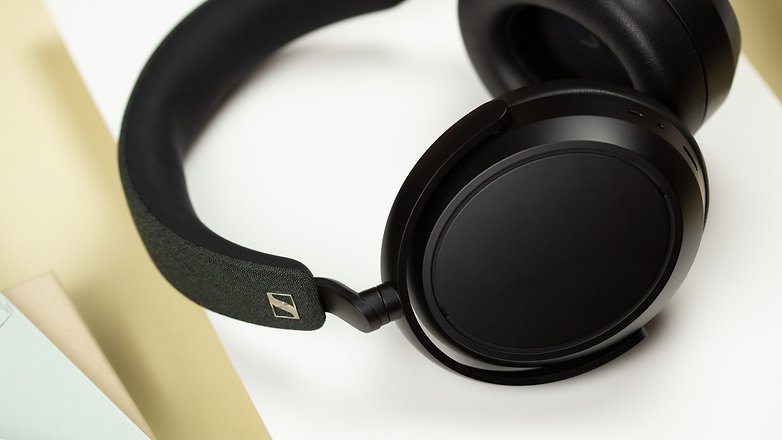 Ohrhörer Momentum 4 Wireless von Sennheiser.