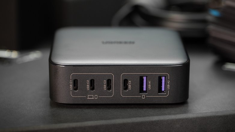 Ugreen Nexode 200W ports: 4 USB-C and 2 USB-A