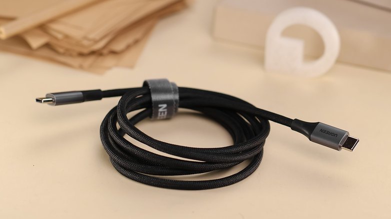 Ugreen Nexode 300W Kabel im Lieferumfang