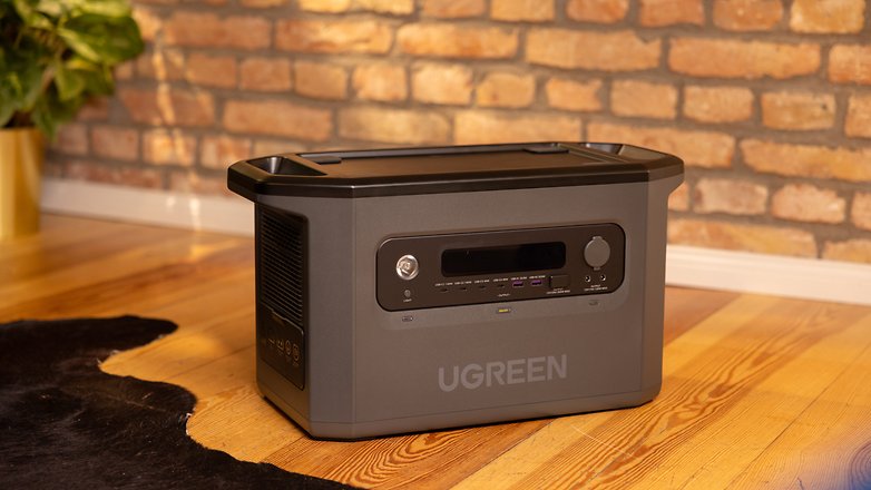The Ugreen PowerRoam 2200 is the new king of the hill in its class.