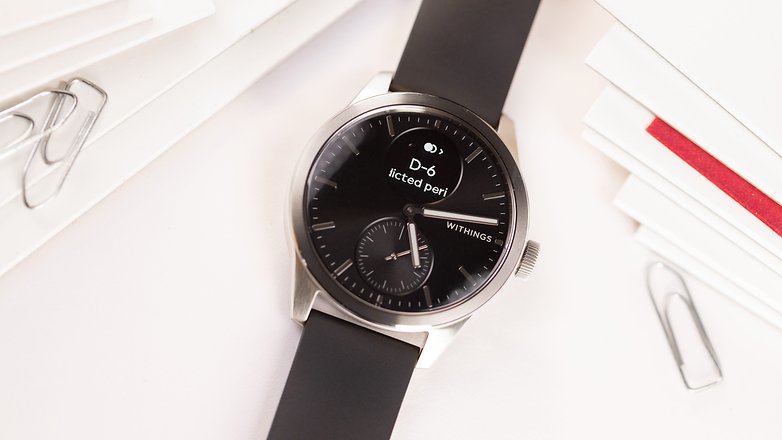 Withings Smartwatch 2 zeigt die Benachrichtigung zur Zyklusverfolgungsvorhersage auf dem digitalen Bildschirm an