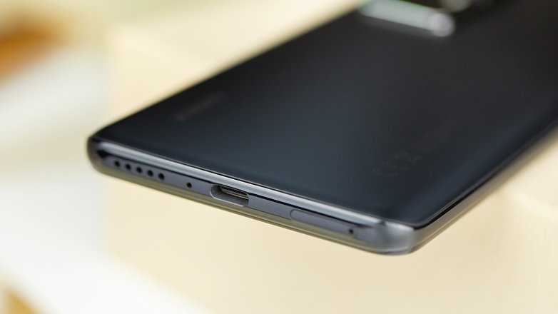 Xiaomi 12T Pro tranche inferieure port USB-C
