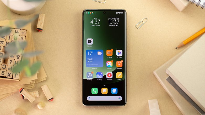 Das 6,73 Zoll große AMOLED-Display des Xiaomi 13 Ultra