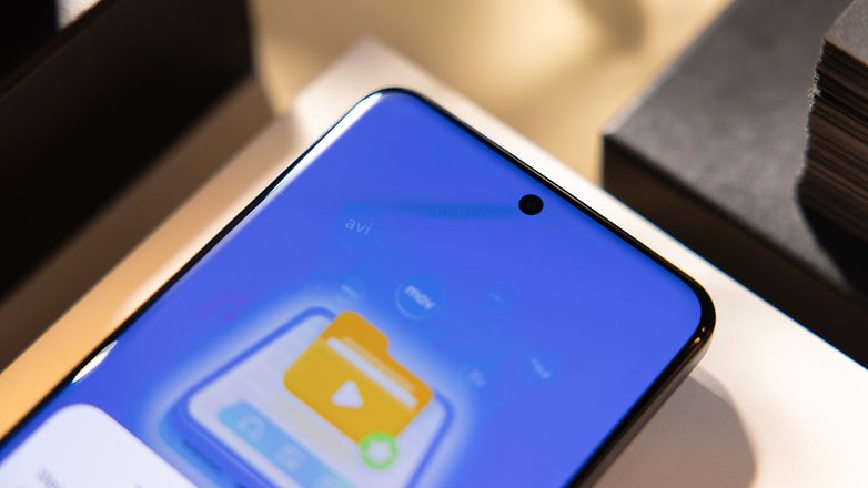 Close-up of the Xiaomi 14 Ultra screen with selfie camera