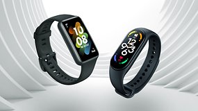 Xiaomi Mi Band 7 and Huawei Band 7 fitness trackers side by side