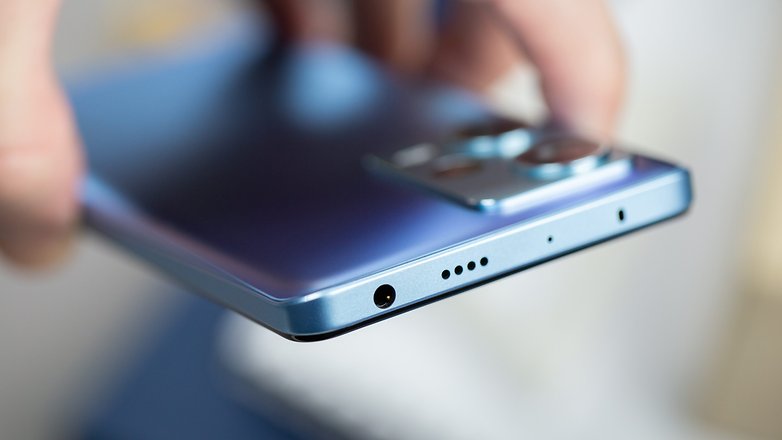 A fantastic feature for a mid-range device: the headphone jack! Xiaomi Redmi Note 12 Pro Plus headphone jack in detail