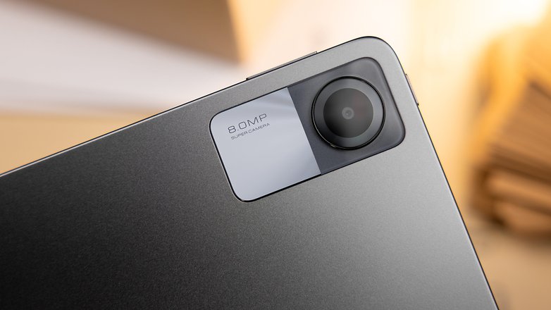 Xiaomi Redmi Pad SE camera up close