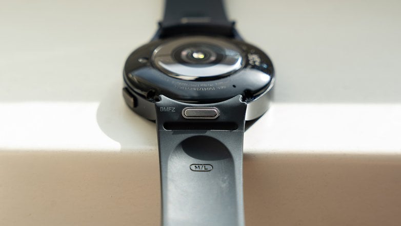 Le nouveau bracelet à changement rapide est l'une des "plus grandes" innovations de la Galaxy Watch 6. / © nextpit