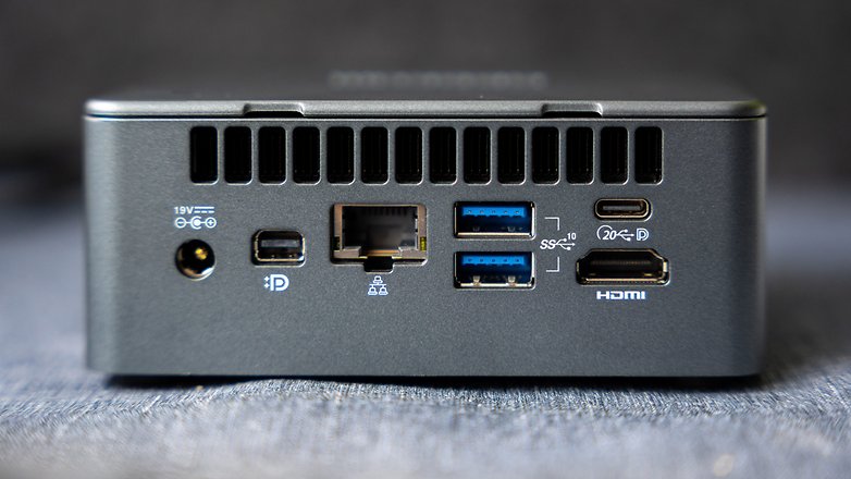 Port selection on the back of the Geekom Mini IT 11