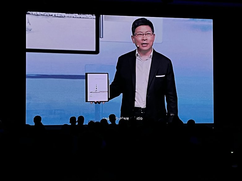 Huawei MatePad Paper MWC 2022 NextPit