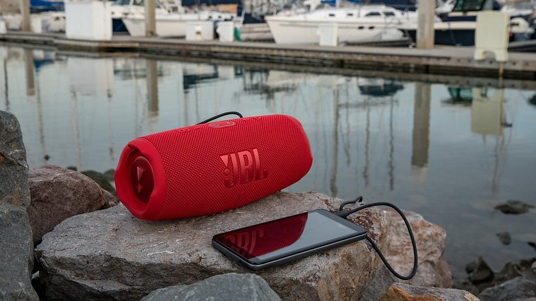 You will find the JBL Charge 5 in many colors.