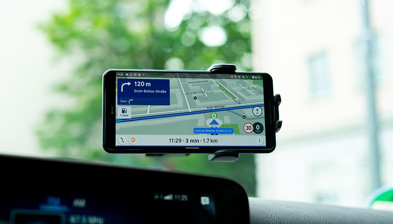 Car GPS units vs smartphone apps: What you need to know