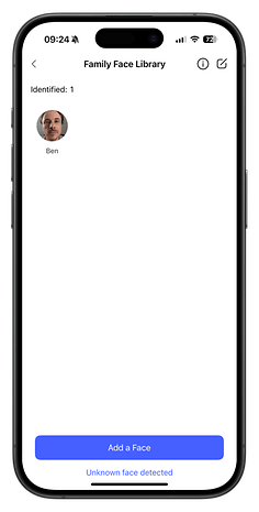 Mobile-App-Bildschirm zeigt eine Gesichtserkennung-Bibliothek mit einem identifizierten Gesicht.