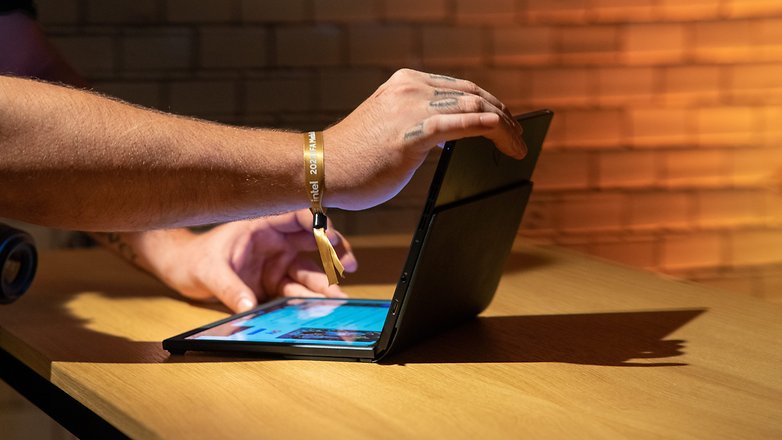 Asus Zenbook 17 Fold OLED