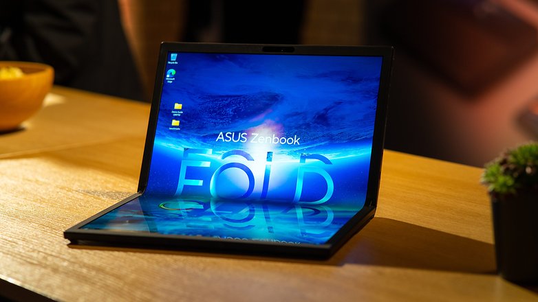 Test Asus Zenbook 17 Fold Oled : un très beau mais couteux PC portable à  écran pliable - CNET France