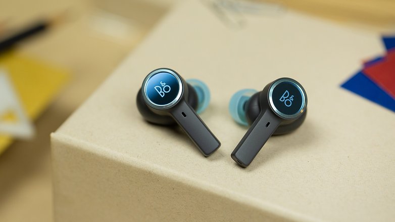 Die Earbuds der B&O Beoplay EX