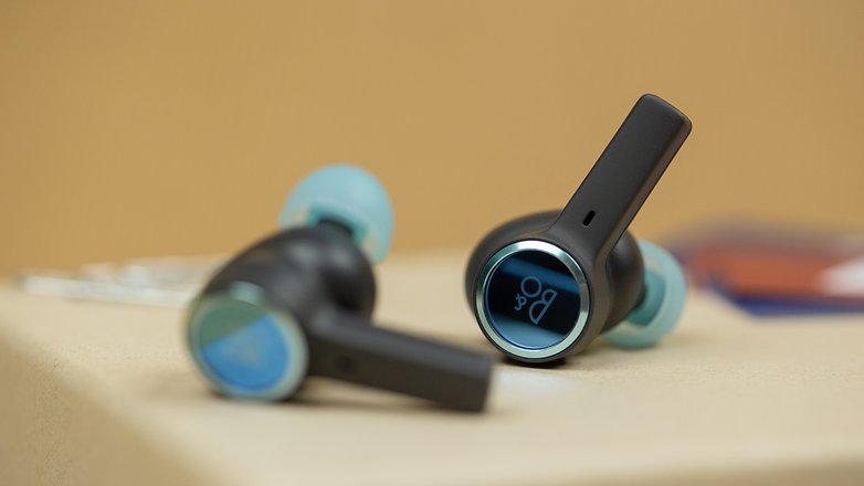 Die Earbuds der B&O Beoplay EX