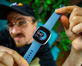 Fitbit Versa 4 im Test: Als Smartwatch versagt